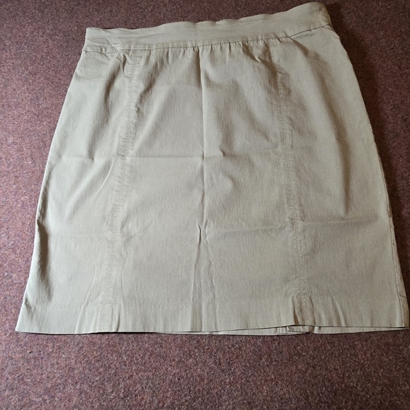 Van Heusen Dresses & Skirts - VanHeusen Tan Stretch Skirt Size 18 Small Back Slits Pencil Skirt
